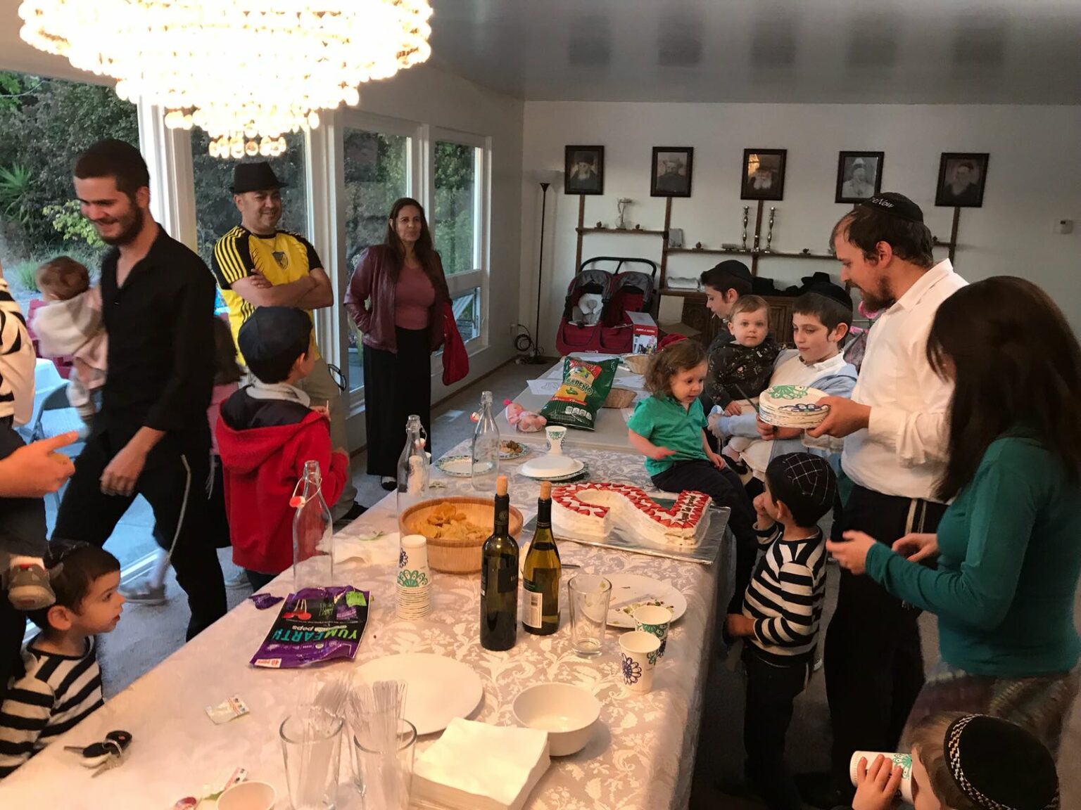Families and children gathered around a Shabbat table at Chabad of Richmond